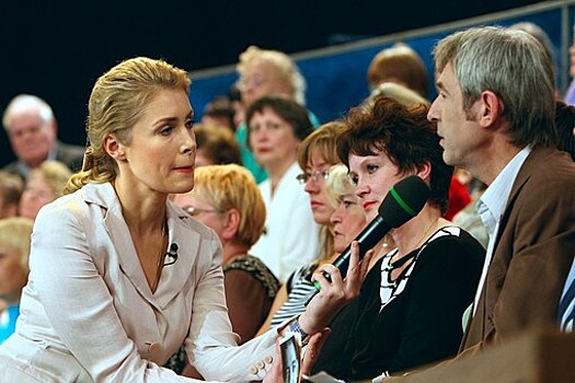 Названы новые ведущие программы "Жди меня"