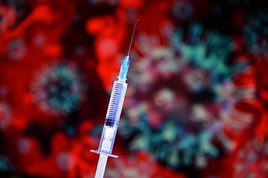 Названа вакцина от осложнений при COVID-19