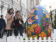 Москву украсили зайцами и яйцами