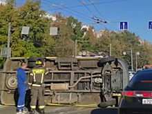 Скорая помощь перевернулась в результате аварии возле ж/д станции