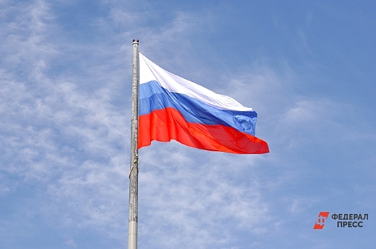 700-метровый российский триколор развернули на набережной в Самаре