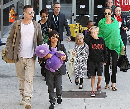 Как взрослые: Дети Анджелины Джоли и Брэда Питта ходят на шопинг без родителей