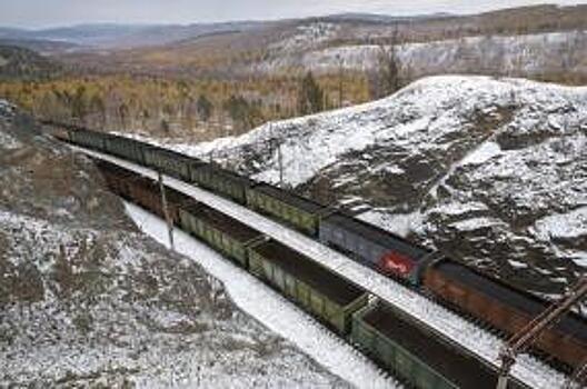 В январе тарифы на грузоперевозки железнодорожным транспортом выросли на 3,5%, а трубопроводным – упали на 5,5%