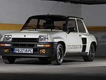 Коллекцию из 12 редких машин Renault продадут на аукционе