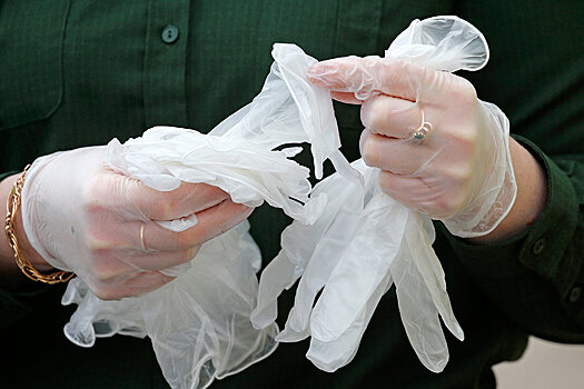 Производство медицинских перчаток с марта выросло в десять раз