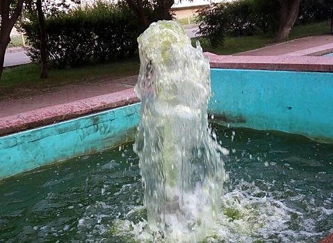 Страшный фонтан в районе Ватутина почистят и отремонтируют