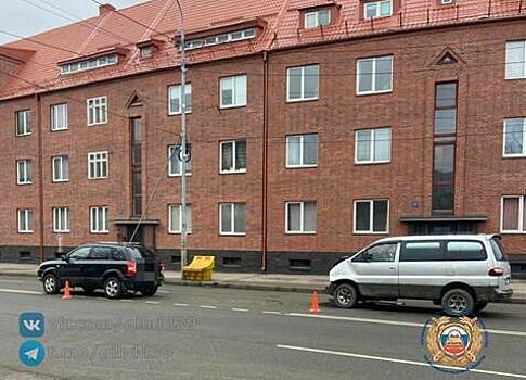 На Нарвской столкнулись две машины, в аварии пострадал младенец