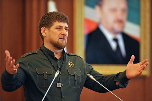 Кадыров пообещал протезы 9-летнему безрукому мальчику. Они встретились на открытии спорткомплекса