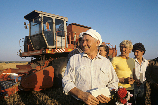 Почему СССР основали четыре республики, а вышли 15