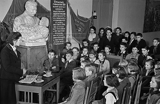 Зачем Сталин ввел плату за обучение в школах