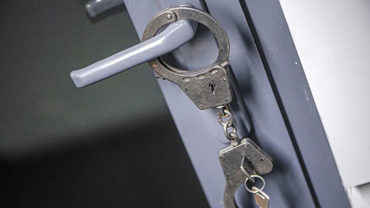 ФСБ задержало в Петербурге мужчину за финансирование экстремистской НКО