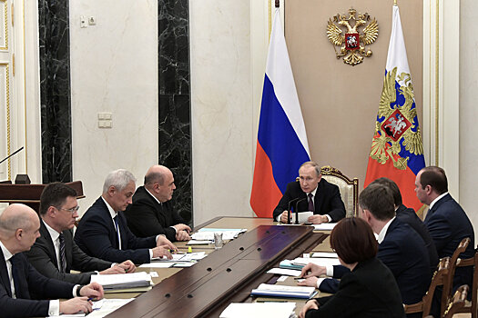 Путин призвал правительство и ЦБ к партнерской работе