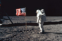 Кому передал с Луны привет Нил Армстронг