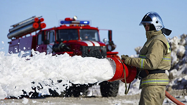 В Ноябрьске более 50 пожарных приняли участие в масштабных учениях по условной ЧС