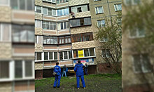 Рухнувший балкон разбил 4 автомобиля в Челябинске