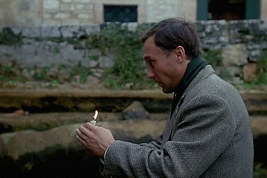 Шахназаров назвал гениальной сцену в «Ностальгии», где Янковский идет со свечой