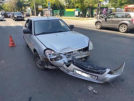 Пенсионерка и ребенок пострадали в ДТП с Lada Priora и BMW в Самаре