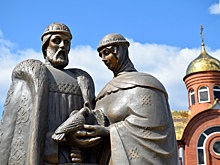 В Златоусте установили памятник святым покровителям семьи Петру и Февронии Муромским