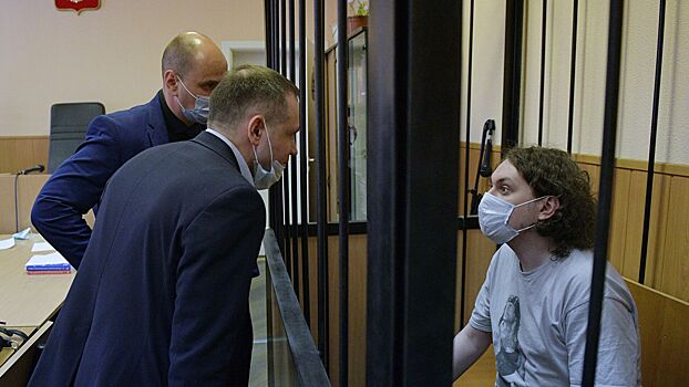 Блогеру Хованскому продлили арест