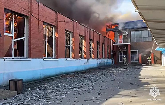 В Миассе загорелось производственное здание