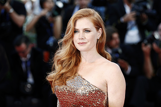 Голливудская актриса извинилась за "большие щеки"