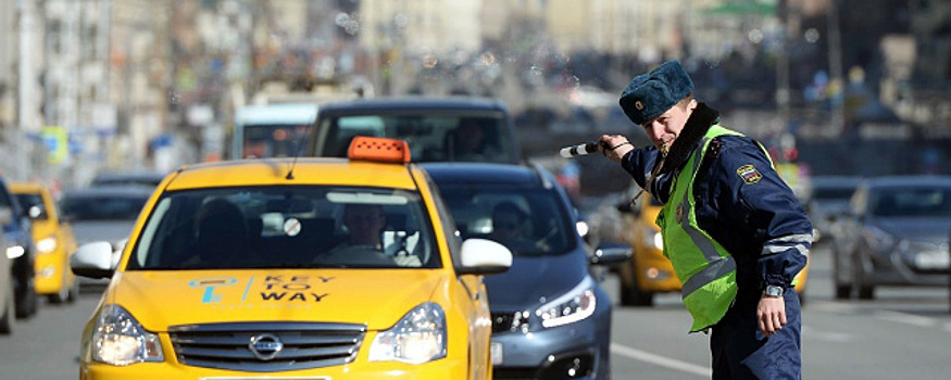 Профилактический рейд: В Новосибирске ГИБДД взялась за таксистов