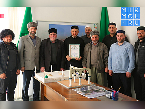 Студенты Дагестанского теологического института провели экологическую акцию «Зеленые километры» на территории Духовного центра имени пророка Исы.