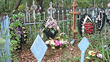 Водитель Nissan протаранил надгробия на Богословском кладбище