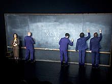 В МХТ им. Чехова выходит "Школа для дураков"