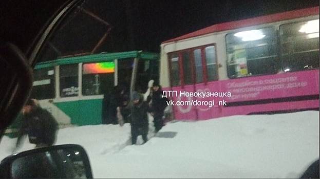 Два трамвая столкнулись на рельсах в кузбасском городе