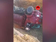 В Симферополе водитель выпрыгнул из самосвала за секунду до его падения в глубокую траншею