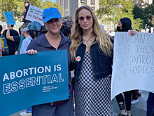 Беременная Дженнифер Лоуренс пришла на митинг в поддержку абортов