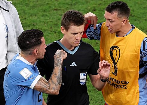 Защитника сборной Уругвая могут дисквалифицировать на длительный срок за удар представителя ФИФА
