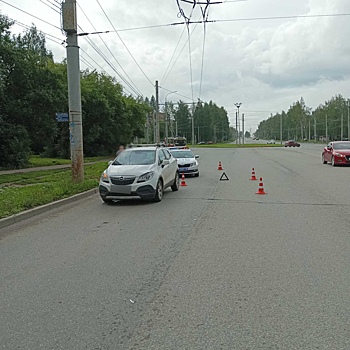 В Ижевске погибла пожилая женщина, переходившая дорогу в неположенном месте