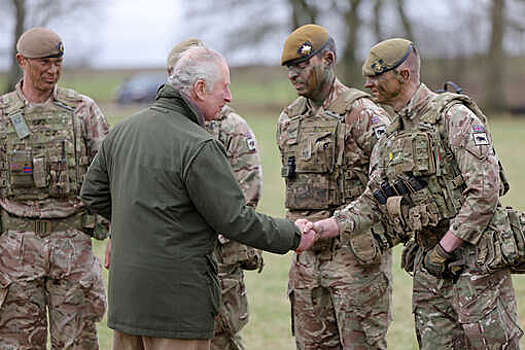 Daily Express: Карл III посетил обучающихся в Британии военных ВСУ