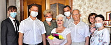 Глава Электрогорска поздравил семью Бобровых с 60-летием совместной жизни