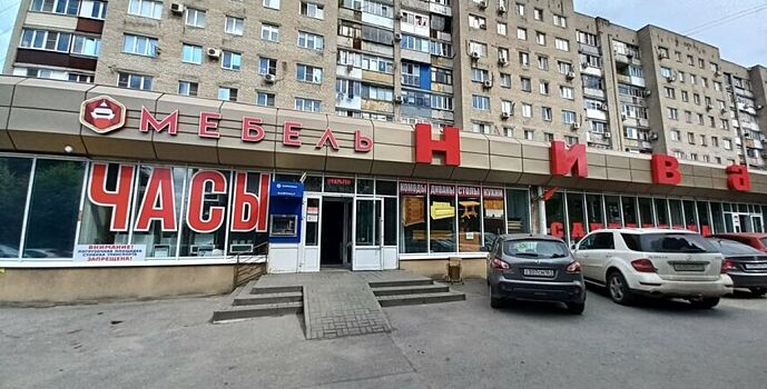 В Ростове с балкона на пятом этаже упал мужчина