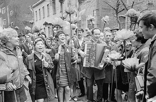 История Первомая: открылась онлайн-выставка фотографий Главархива Москвы