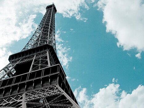 Эйфелеву башню в Париже закрыли из-за забастовки сотрудников