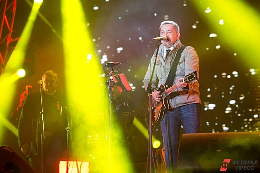 «СССР» в тренде: Расторгуев надел свитер как у Лаврова на выступление сына