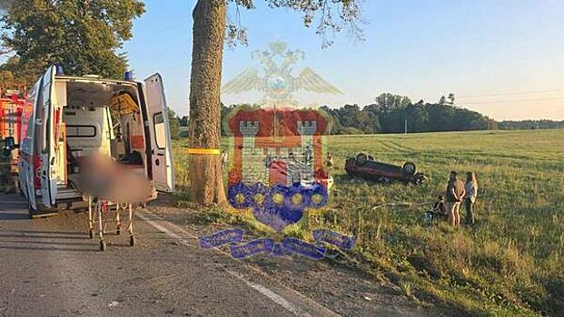 Перевернулись две машины: перед въездом в Поваровку произошла жуткая авария