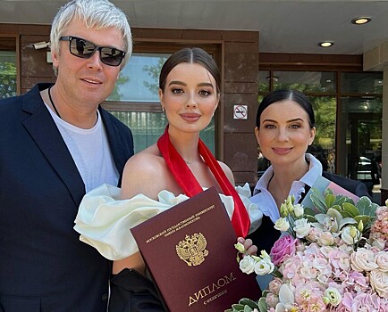 Дочь Екатерины и Александра Стриженовых окончила МГУ с красным дипломом