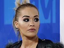 В сети появились снимки Риты Оры в откровенном бикини без фотошопа