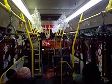 В Кургане автобусы украсили снежинками, над которыми смеялся Ургант