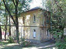 Новую крышу барака в Елшанке грозят разобрать за долги