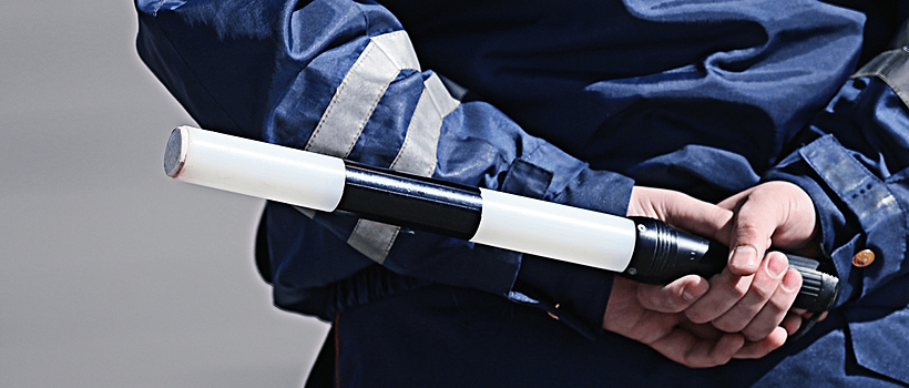 В Красноярске крае 19-летний пьяный водитель устроил погоню и наехал на двух полицейских