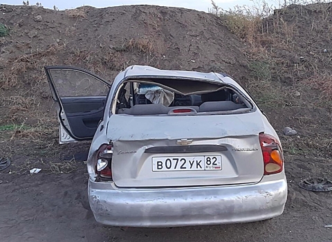 В Ростовской области подростки перевернулись на автомобиле