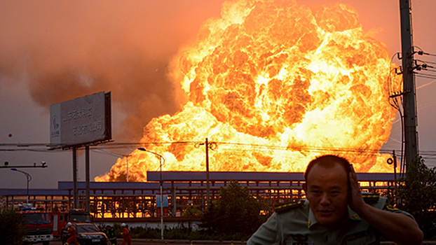 Пожар вышел из-под контроля: мощный взрыв в Китае