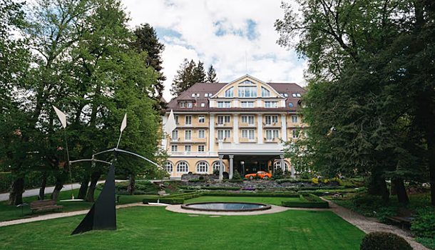 Просторный особняк в Кудряшевском районе продаётся за 1,4 млрд рублей