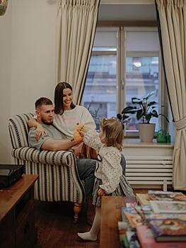 Певица Татьяна Куртукова показала редкие фото с мужем и дочерью